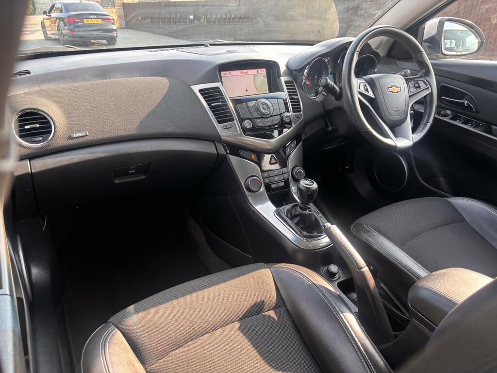 Chevrolet Cruze Hatchback Black #25