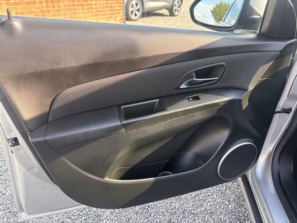 Chevrolet Cruze Hatchback Black #65