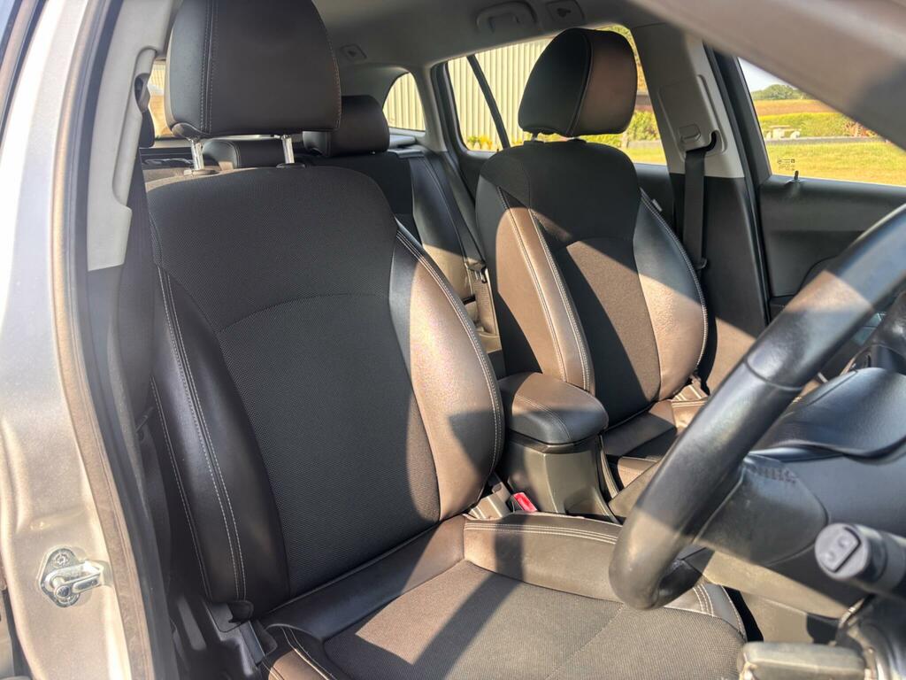 Chevrolet Cruze Hatchback Black #13