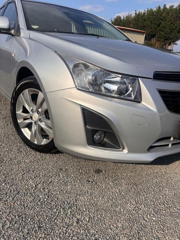 Chevrolet Cruze Hatchback Black #9