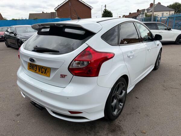 Ford Focus 2.0T Ecoboost St-2 Euro 5 Ss BN13VGX White #3