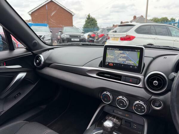 Fiat 124 Spider 1.4 Spider Multiair Lusso White #18