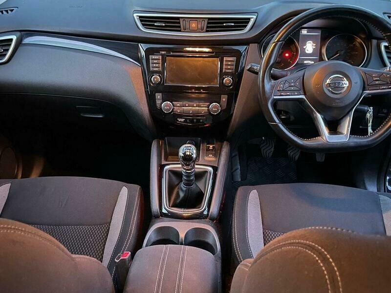 Nissan Qashqai 1.3 Dig-t Acenta Premium NG19VLS Black #6