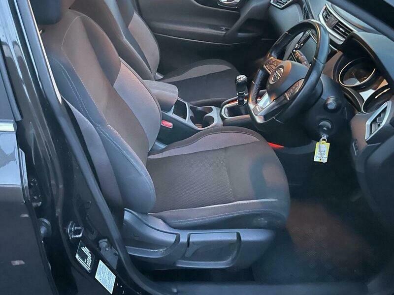 Nissan Qashqai 1.3 Dig-t Acenta Premium NG19VLS Black #4