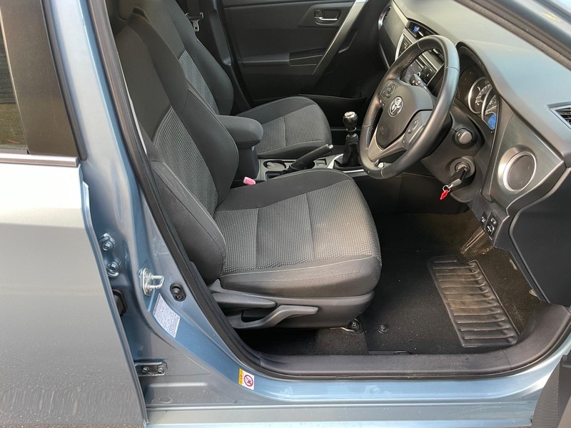 Toyota Auris 1.8 Vvti Hybrid Icon Cvt White #17