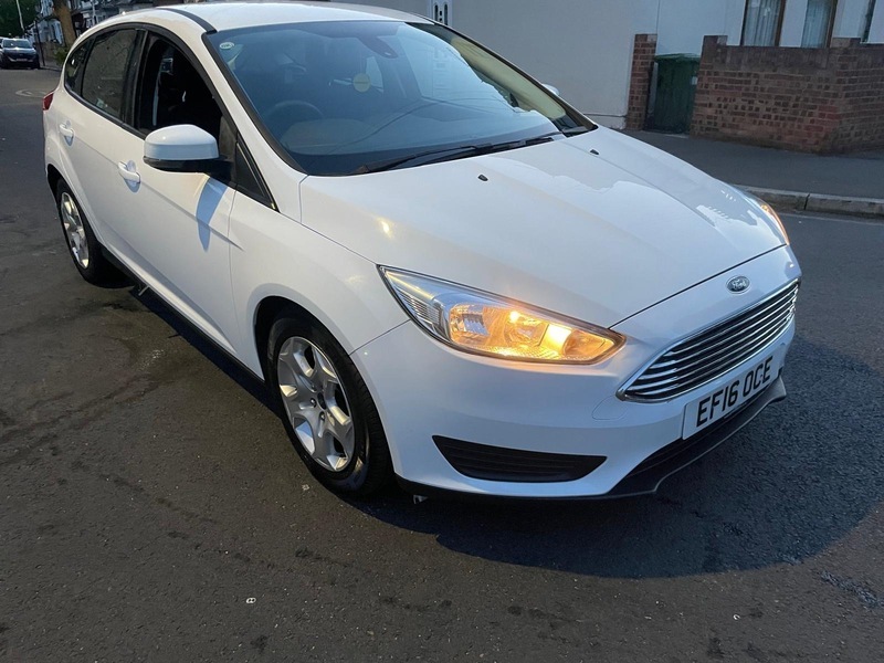 Ford Focus 1.5 Tdci Style Hatchback White #2