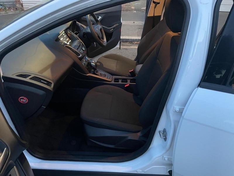 Ford Focus 1.5 Tdci Style Hatchback White #5