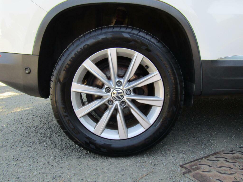 Volkswagen Tiguan 2.0 Tdi Bluemotion Tech Se Suv Silver #2