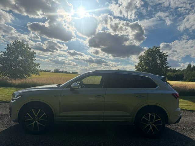 Volkswagen Touareg Estate YJ19CKG Silver #5