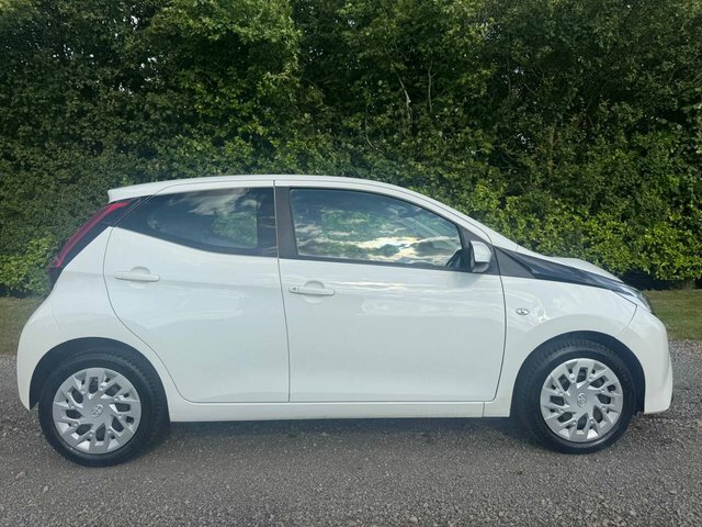 Toyota Aygo 1.0 Vvt-i X-play Hatchback Euro FJ21GWG White #4