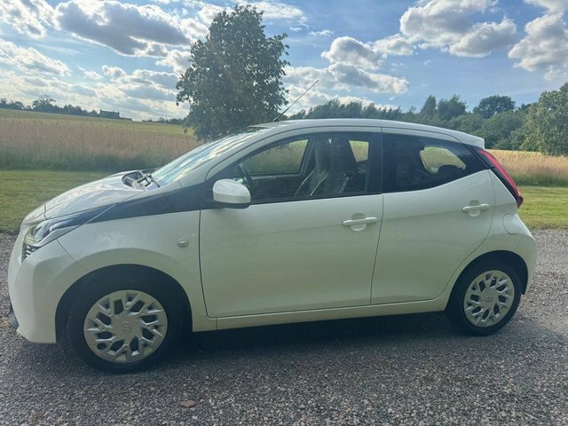 Toyota Aygo 1.0 Vvt-i X-play Hatchback Euro FJ21GWG White #5