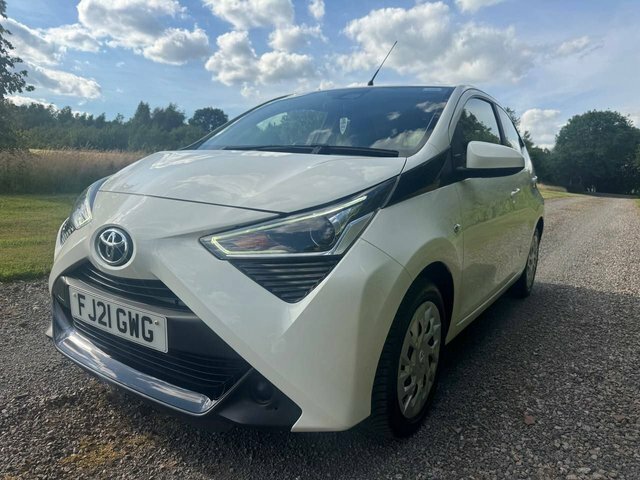 Toyota Aygo 1.0 Vvt-i X-play Hatchback Euro FJ21GWG White #3