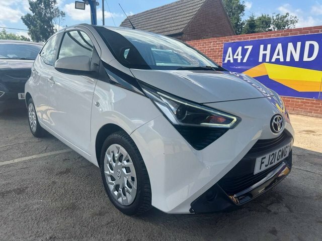 Toyota Aygo 1.0 Vvt-i X-play Hatchback Euro FJ21GWG White #2