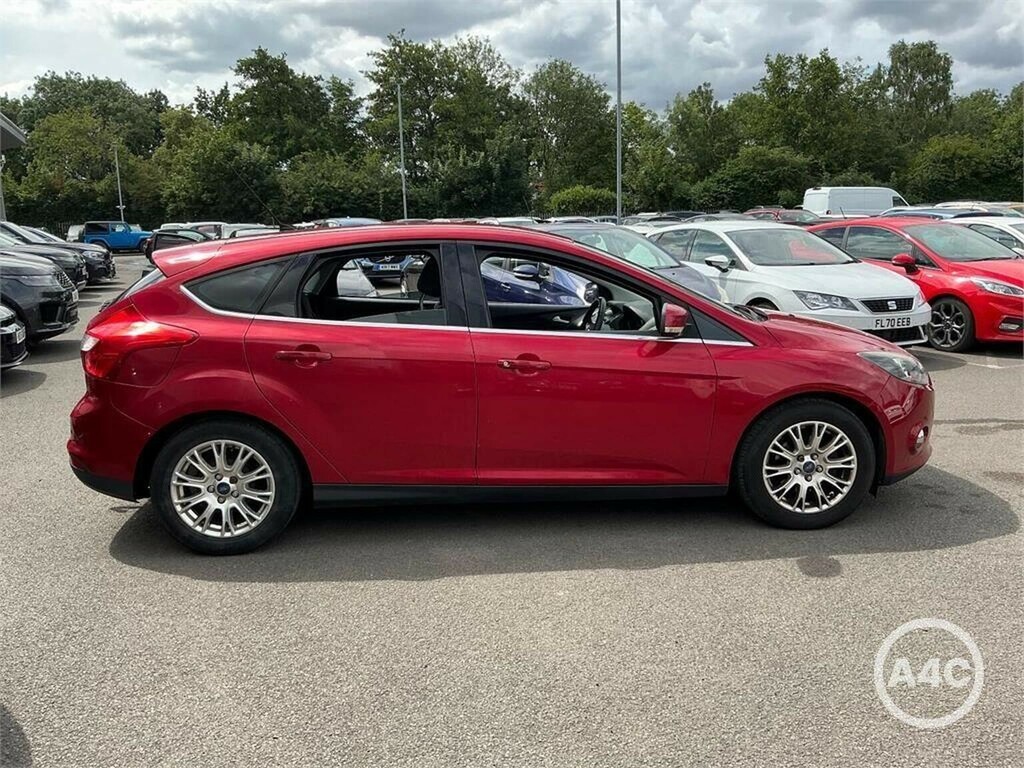 Ford Focus Hatchback 1.6 Titanium Euro 5 201111 SA11OUV Red #3