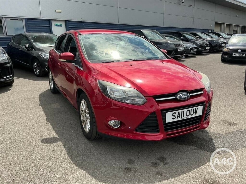 Ford Focus Hatchback 1.6 Titanium Euro 5 201111 SA11OUV Red
