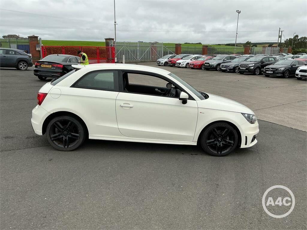Audi A1 2.0 Tdi Black Edition Blue #3