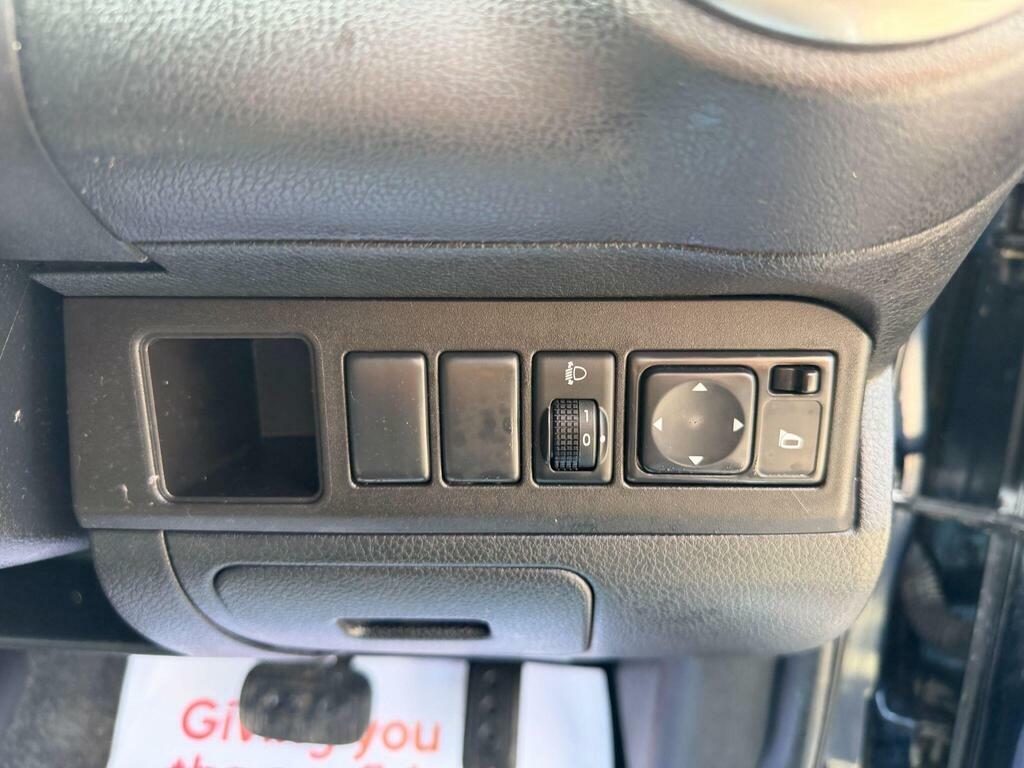Nissan Note 1.4 16V Acenta Euro 4 Red #19