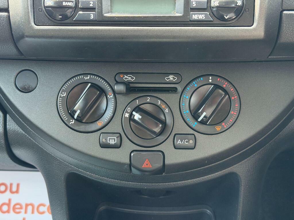 Nissan Note 1.4 16V Acenta Euro 4 Red #24