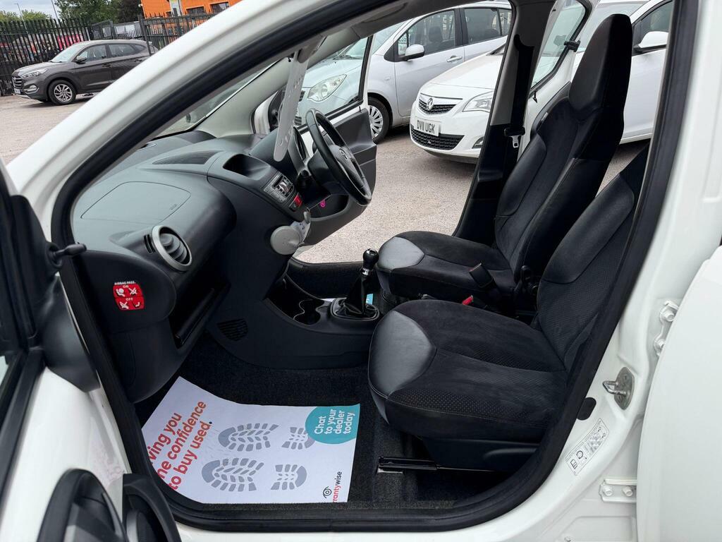 Toyota Aygo Hatchback White #16