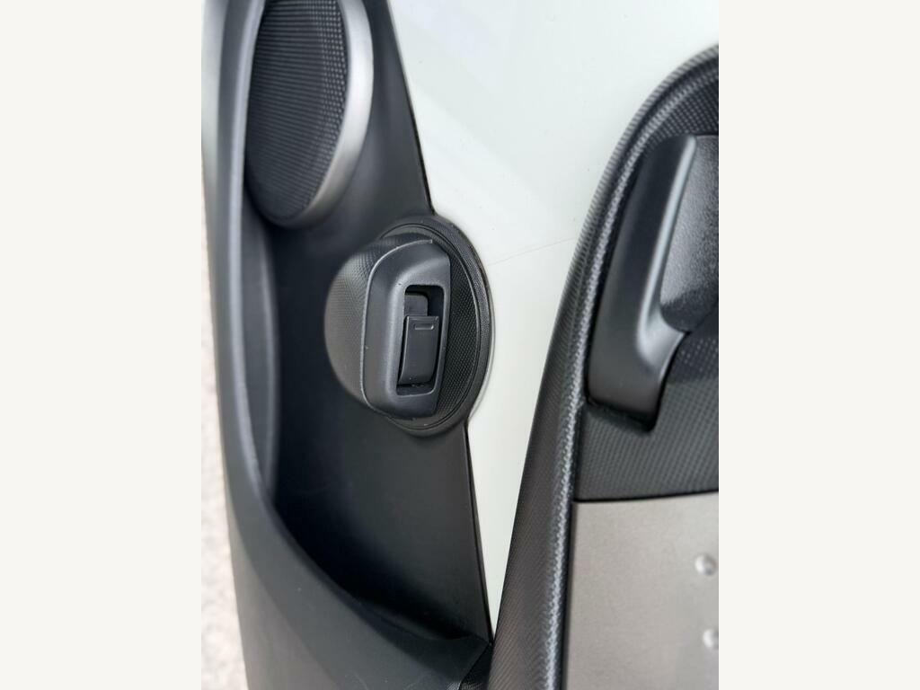 Toyota Aygo Hatchback White #18