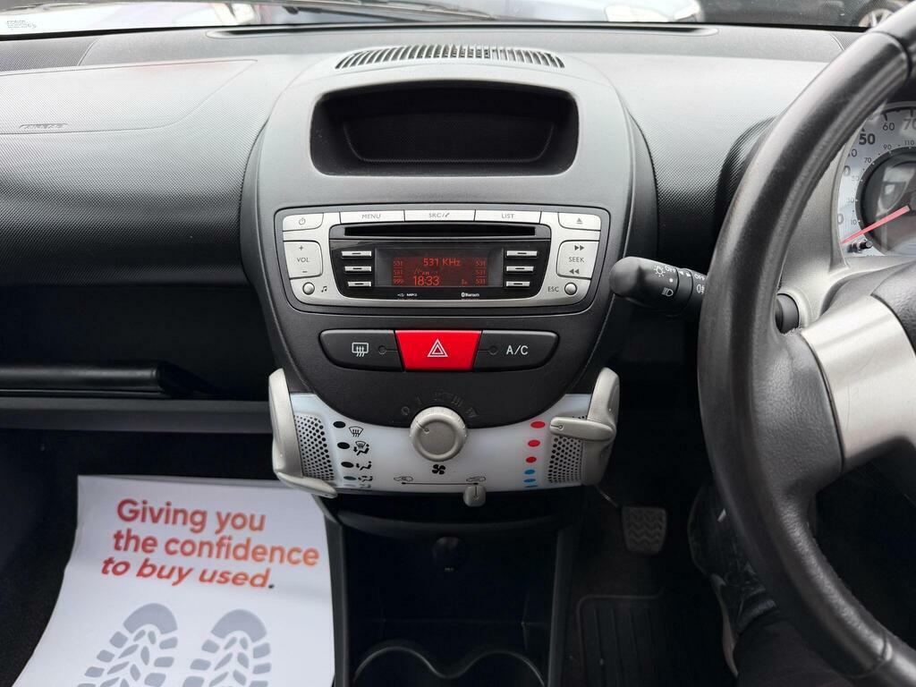 Toyota Aygo Hatchback White #24