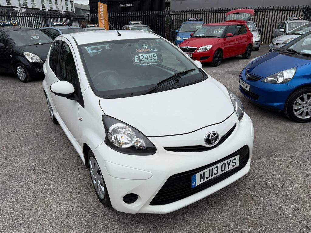 Toyota Aygo Hatchback White #28