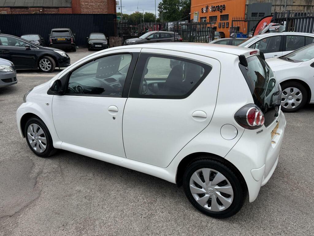 Toyota Aygo Hatchback White #11