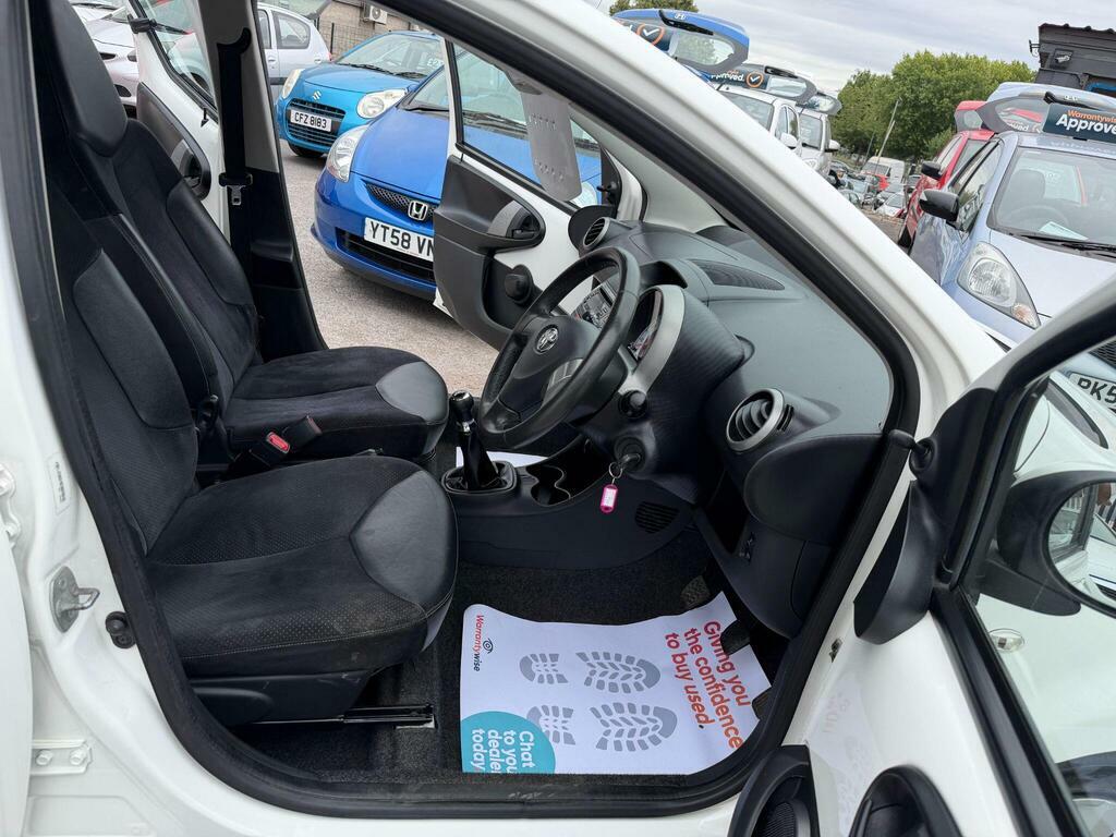Toyota Aygo Hatchback White #14