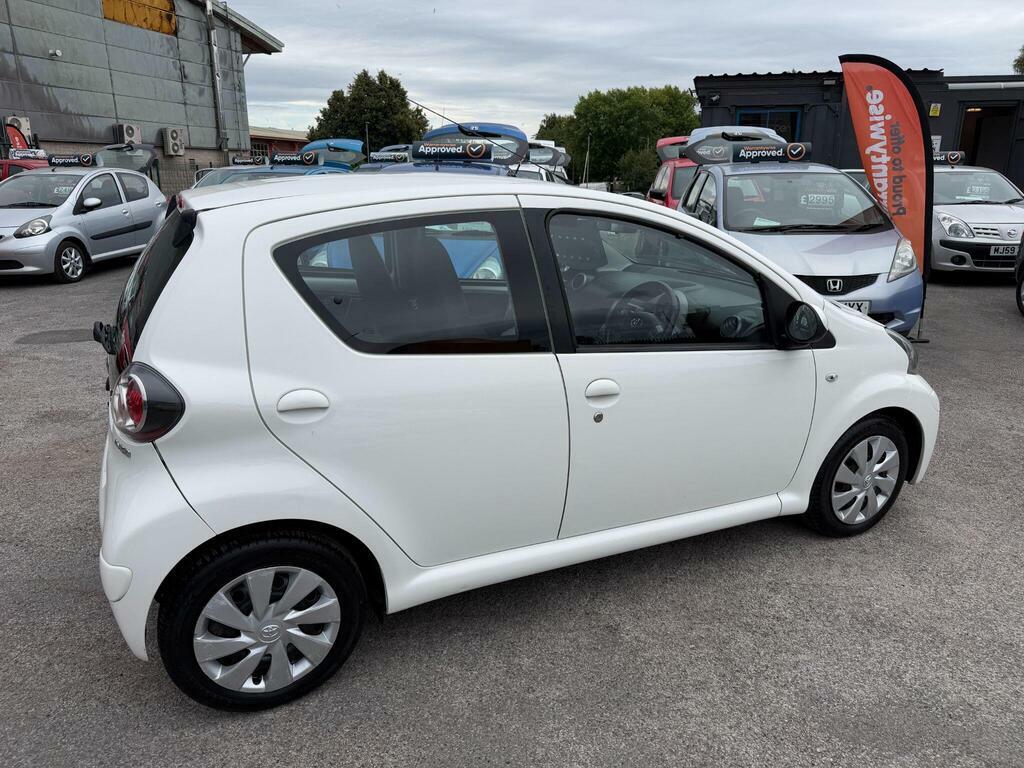 Toyota Aygo Hatchback White #10