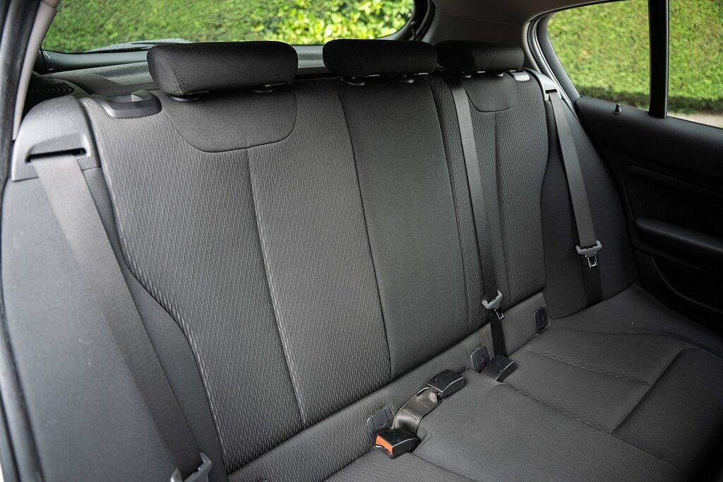 BMW 1 Series 116D Se Business YB67UYM White #2