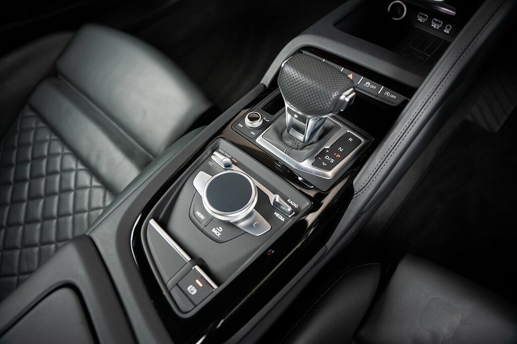 Audi R8 R8 Performance V10 Quattro Edition White #38