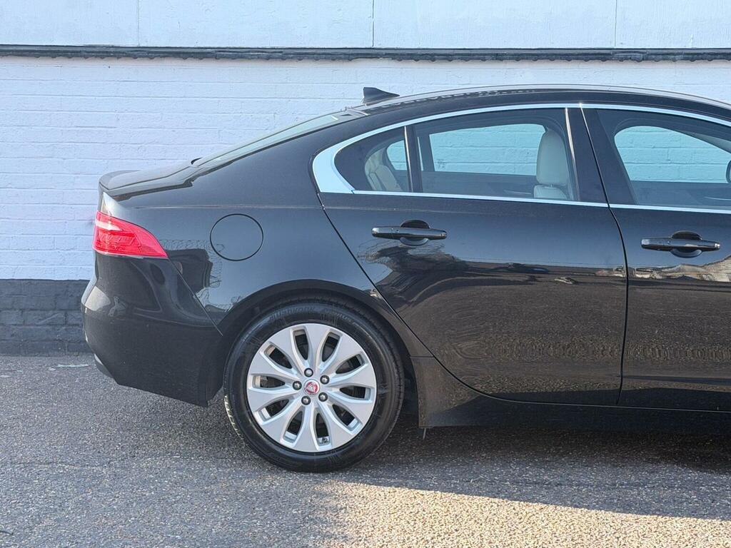 Jaguar XE 2.0D Portfolio Euro 6 Ss Black #2
