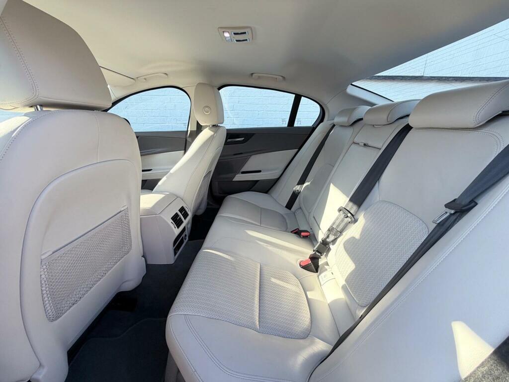 Jaguar XE  Black #21