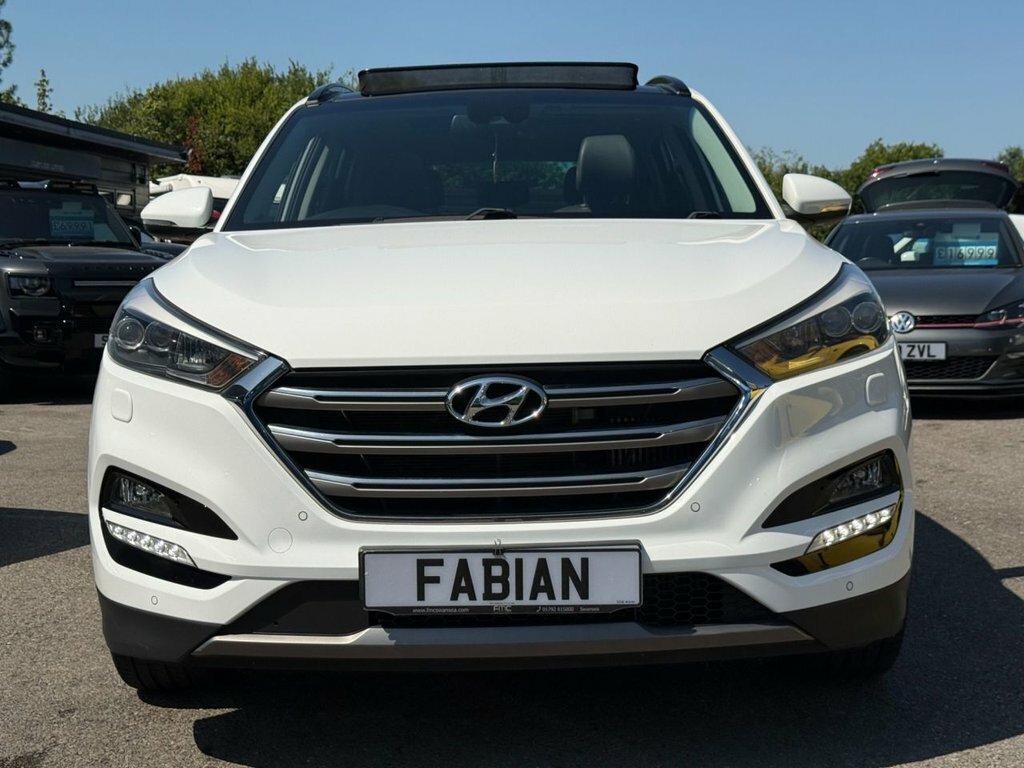 Hyundai Tucson 2L Premium Se White #4