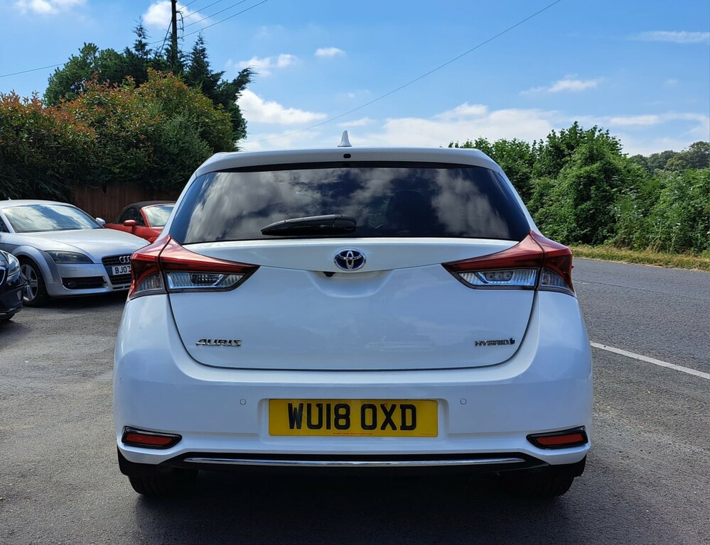 Toyota Auris Hatchback 1.8 Vvt-h Excel 2018 White #6