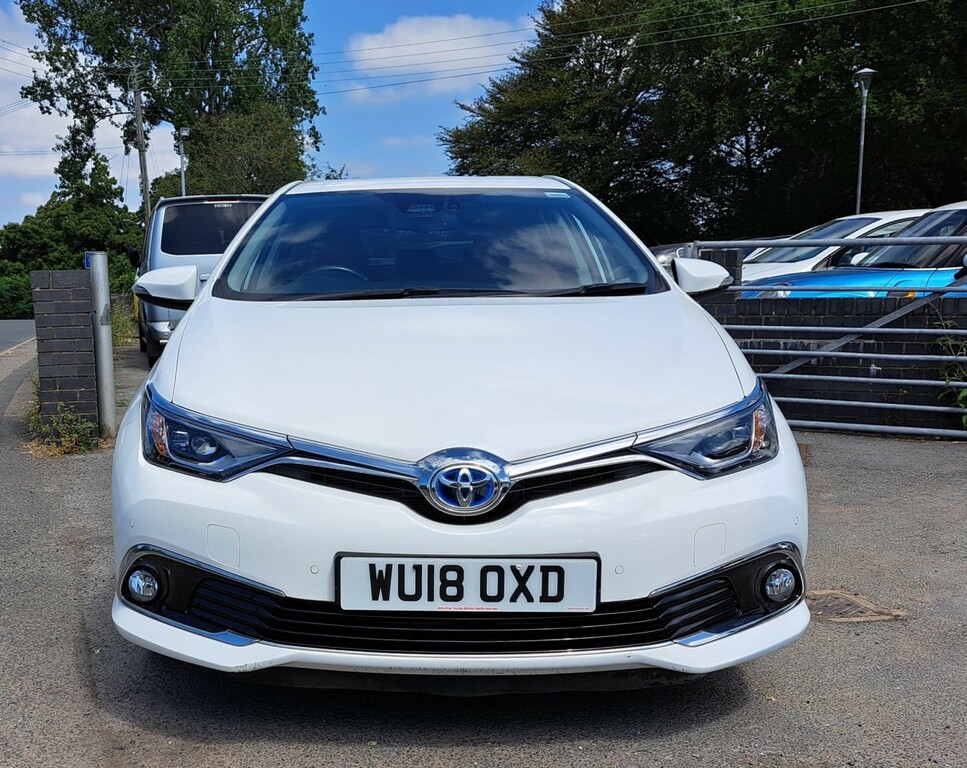 Toyota Auris Hatchback 1.8 Vvt-h Excel 2018 White #2