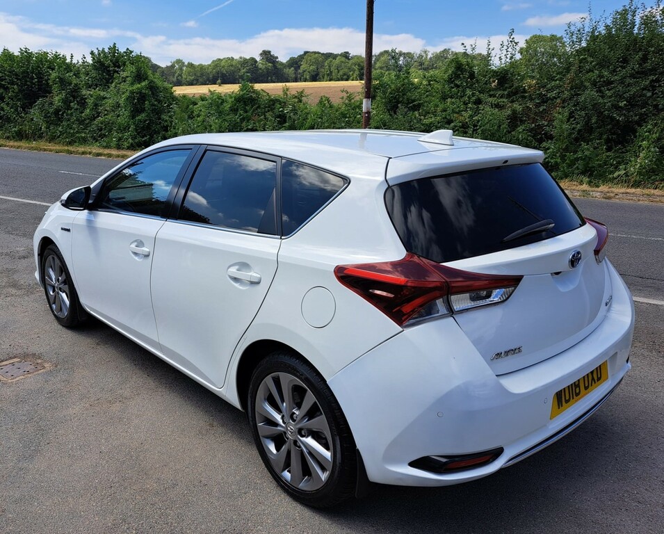 Toyota Auris Hatchback 1.8 Vvt-h Excel 2018 White #5