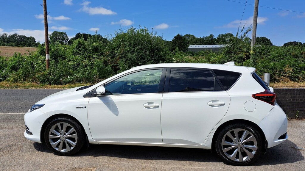 Toyota Auris Hatchback 1.8 Vvt-h Excel 2018 White #4