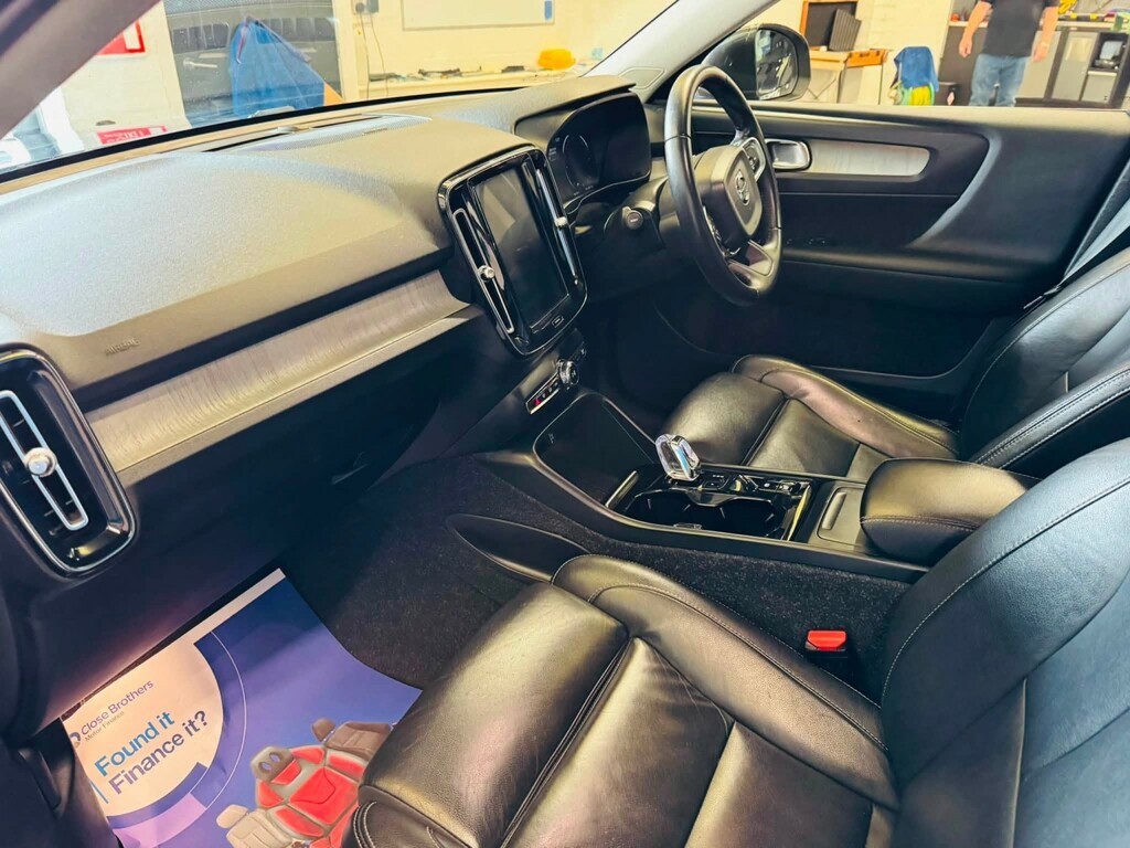 Volvo XC40 2.0 T4 Momentum Pro Awd Geartronic White #7