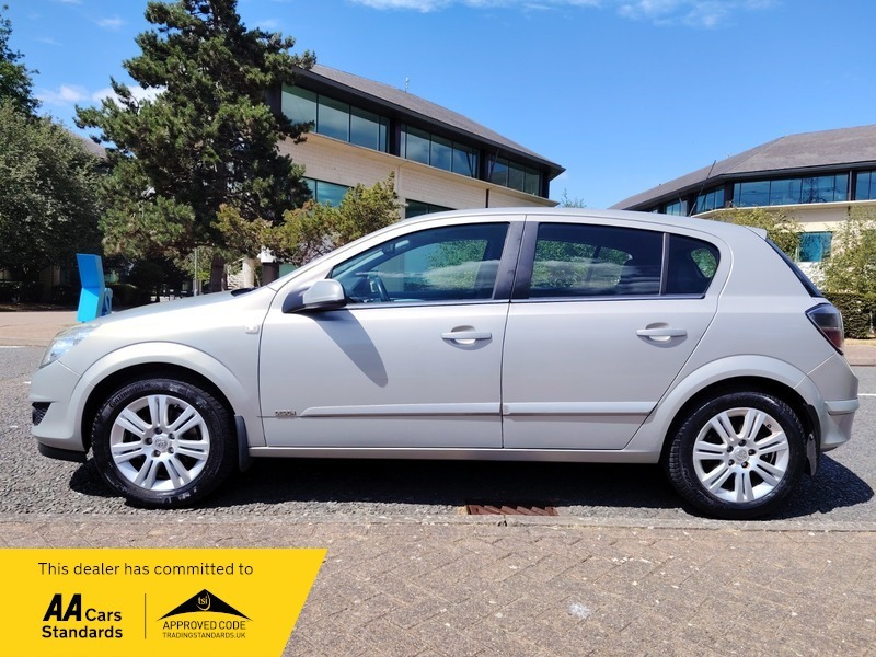 Vauxhall Astra 1.8I 16V Design Hatchback Beige #4