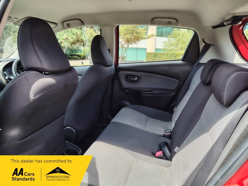 Toyota Yaris 1.5 Vvt-h Excel Hatchback Hybrid E-cvt White #35