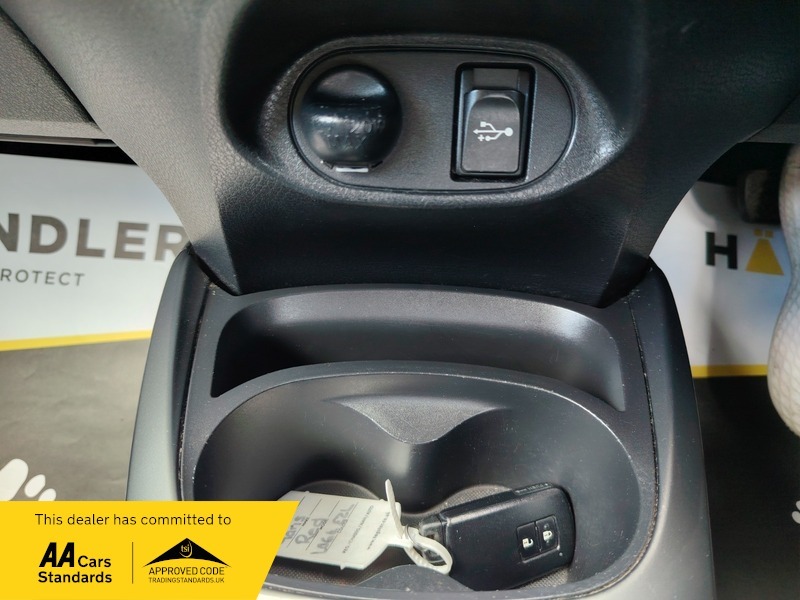 Toyota Yaris 1.5 Vvt-h Excel Hatchback Hybrid E-cvt White #29