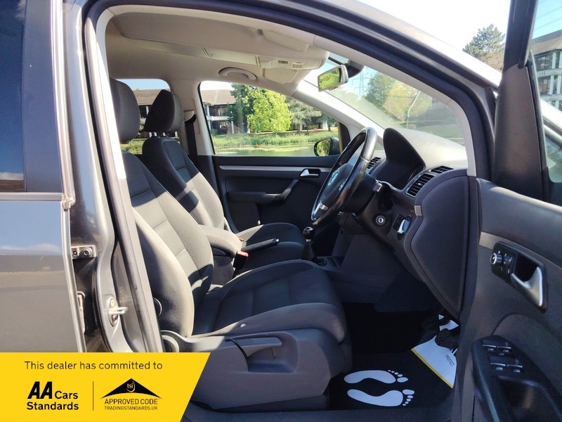 Volkswagen Touran Se Tdi Dsg Black #25