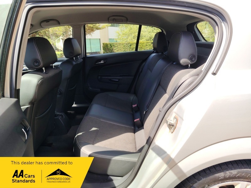 Vauxhall Astra 1.8I Exclusiv Black Twin Top 17 Black #36