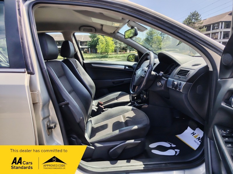 Vauxhall Astra 1.8I Exclusiv Black Twin Top 17 Black #24