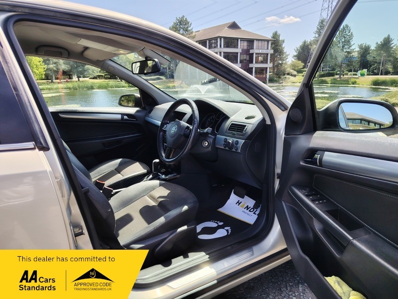 Vauxhall Astra 1.8I Exclusiv Black Twin Top 17 Black #22