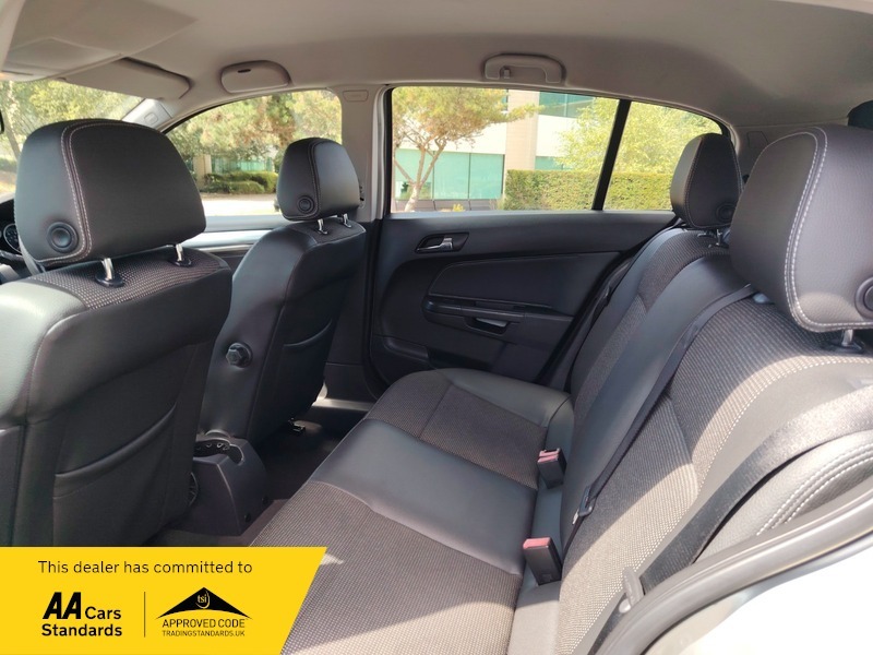 Vauxhall Astra 1.8I Exclusiv Black Twin Top 17 Black #35