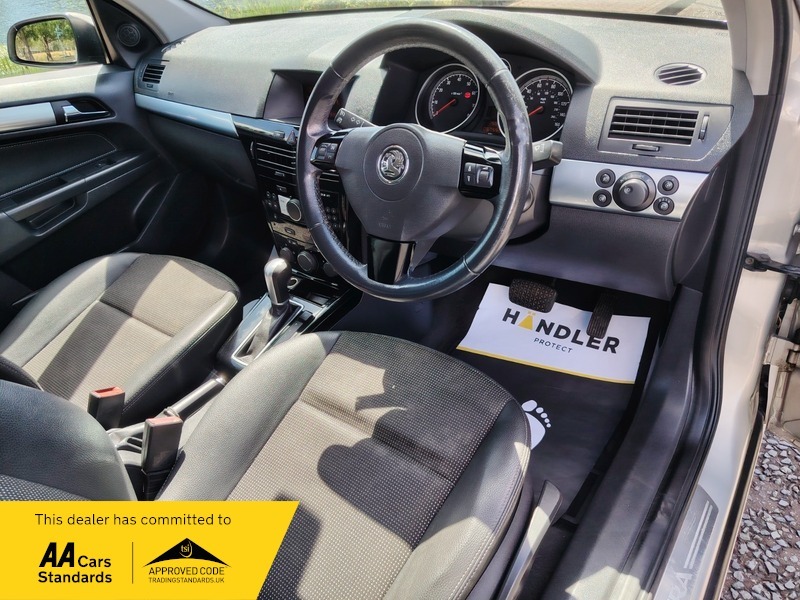 Vauxhall Astra 1.8I Exclusiv Black Twin Top 17 Black #23