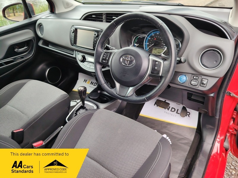 Toyota Yaris 1.5 Vvt-h Active Hatchback Hybrid E-cvt Grey #24