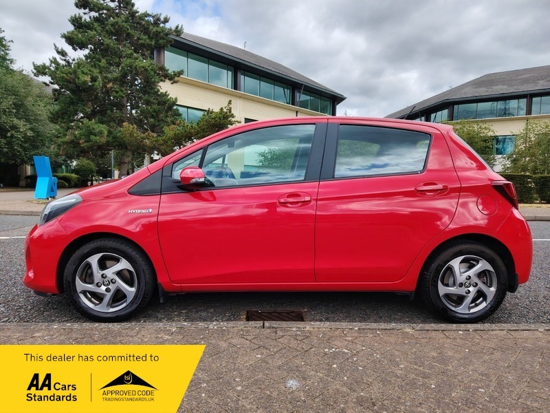 Toyota Yaris 1.5 Vvt-h Icon Hatchback Red #4
